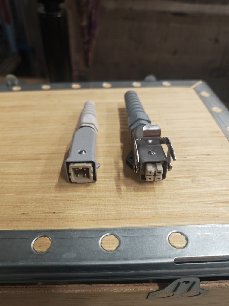 WIRE CONNECTOR