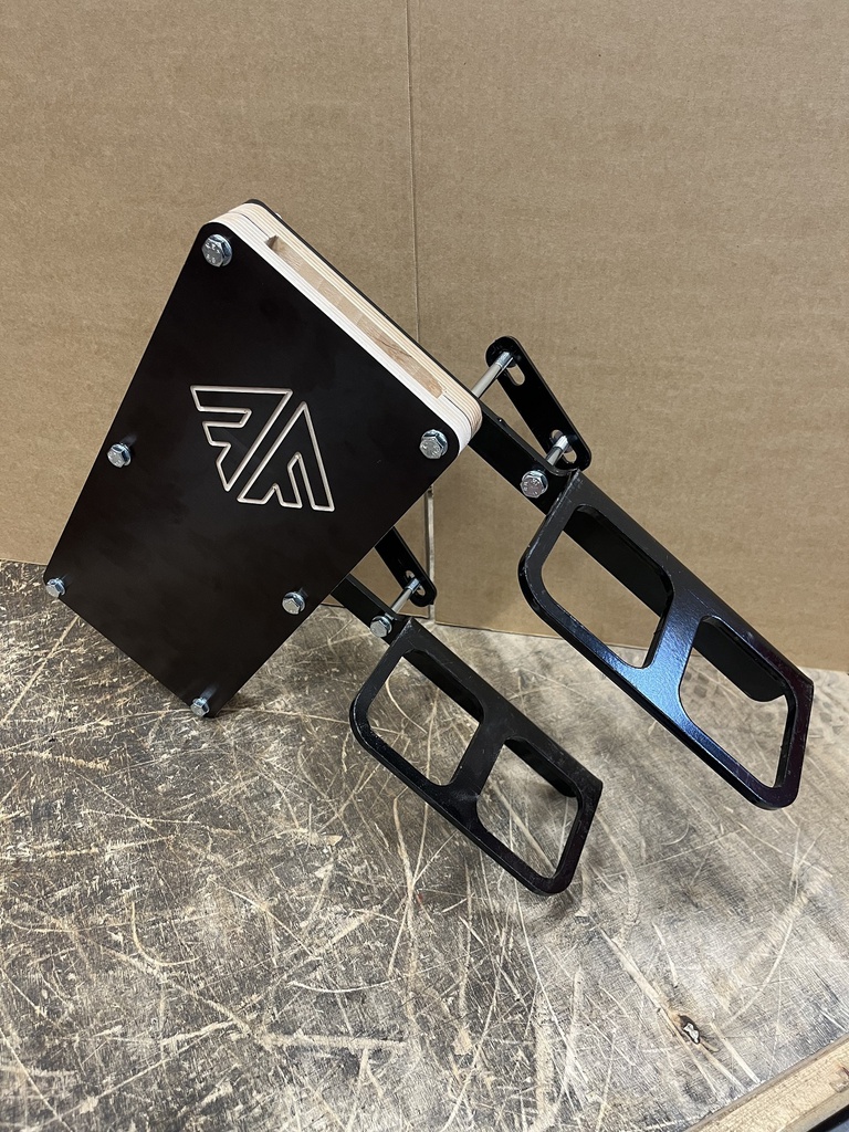 HOLDER, For chainsaw and axe